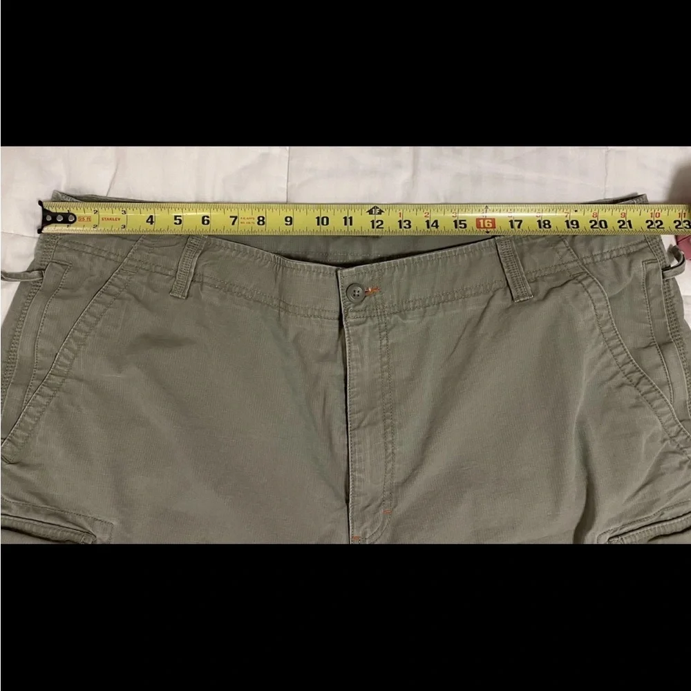 LL Bean Cargo Shorts Mens 44W Army Green Natural Fit 10